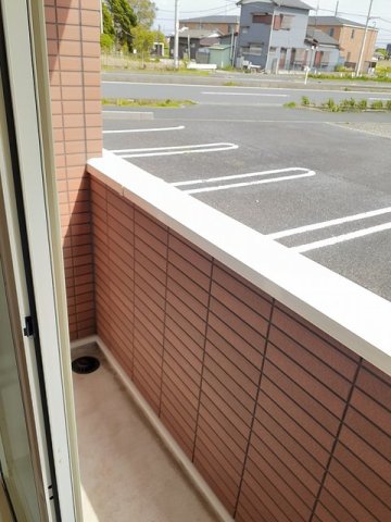 バルコニー　外からの目が気にならないバルコニーで洗濯物が干せます
