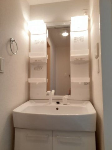 洗面設備　スペースが確保できる洗面所です