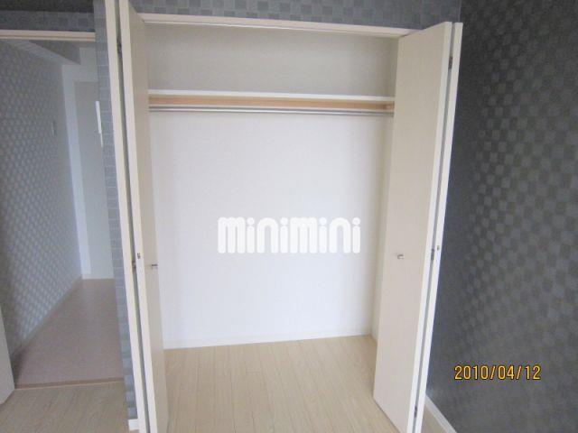 収納　パイプハンガー付きの収納があります