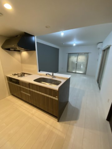 キッチン　別部屋同一間取りのお写真となります。