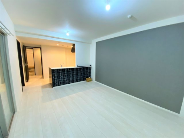 居室・リビング　別部屋同一間取りのお写真となります。