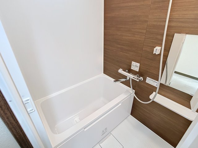 バス・シャワールーム　掲載写真につきましては、同型モデルを掲載しておりますため、実