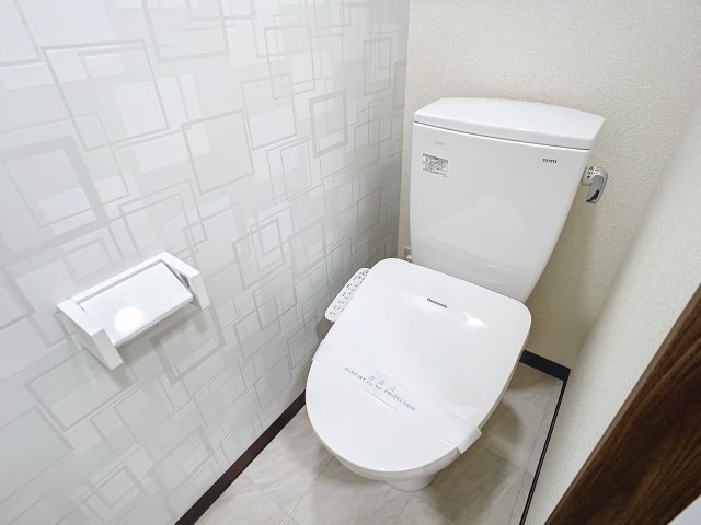 トイレ　掲載写真につきましては、同型モデルを掲載しておりますため、実