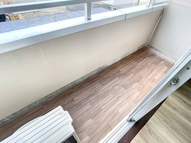 バルコニー　掲載写真につきましては、同型モデルを掲載しておりますため、実