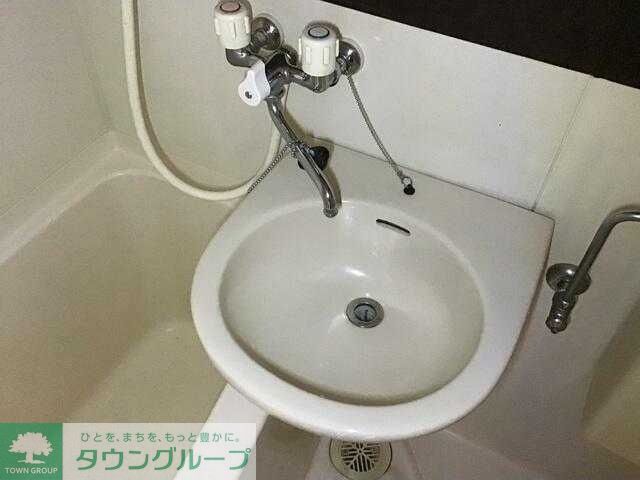 洗面設備　同建物別号室別タイプ参考写真です