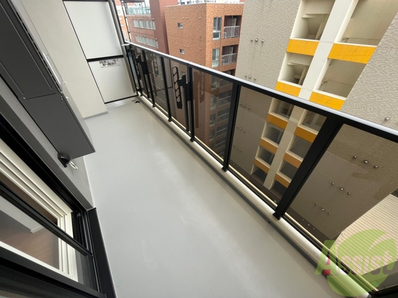 バルコニー　バルコニーは幅があり、広い印象を受けました。