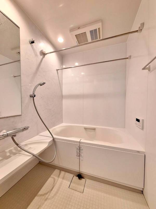 バス・シャワールーム　★追炊き・浴室乾燥機付きのお風呂★