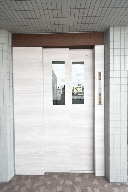 その他共有部分　エレベータシート張り替えました★