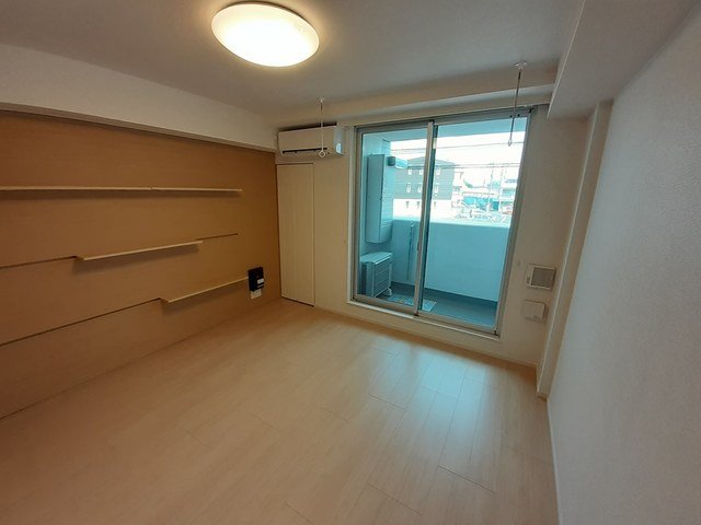 居室・リビング　明るい色調の室内です