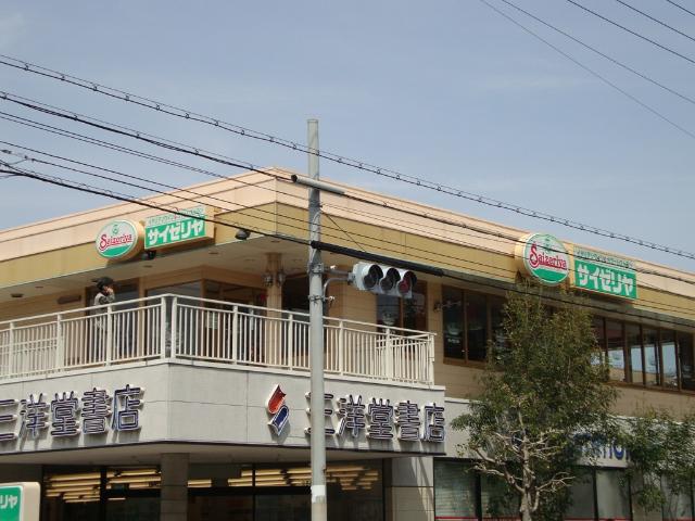 その他　ファミリーレストラン（その他）まで800m