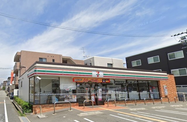 コンビニ　セブンイレブン　阪急新伊丹駅前店（コンビニ）まで188m