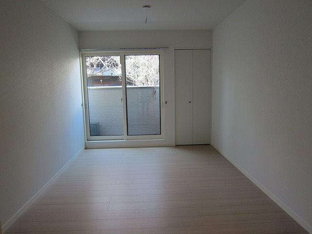 居室・リビング　☆明るい洋室☆