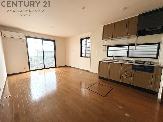 居室・リビング　2面採光で明るいリビング♪