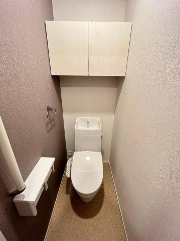 トイレ　同物件、別号室の参考写真です。