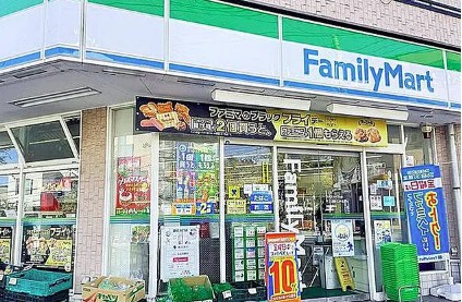 コンビニ　ファミリーマート サンズ美しが丘店（コンビニ）まで372m