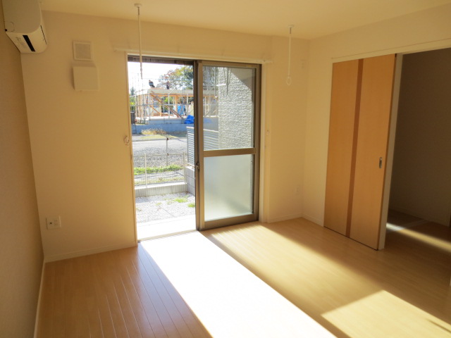 居室・リビング　別の部屋の写真です