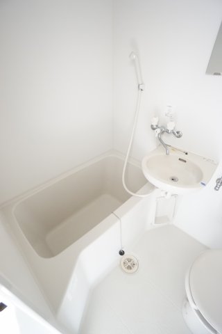 バス・シャワールーム　※同物件・同タイプの写真です。