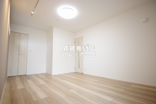 居室・リビング　8.9帖のゆったりとした洋室！