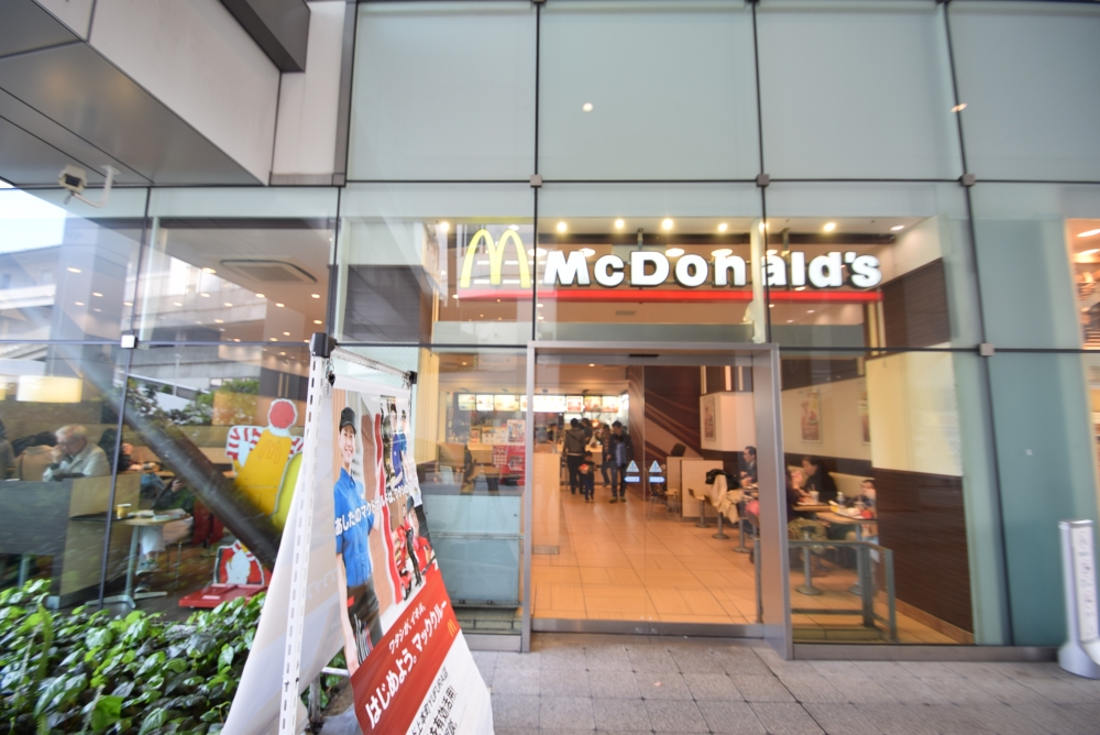 飲食店　マクドナルド上本町YUFURA店（飲食店）まで261m