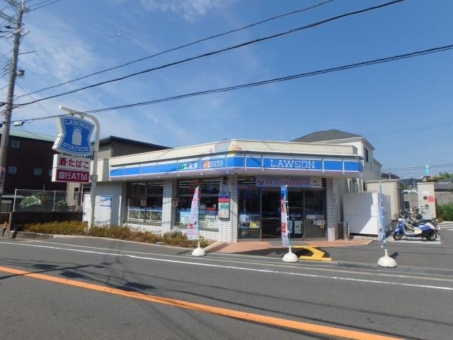 コンビニ　ローソン豊中柴原町三丁目店（コンビニ）まで829m