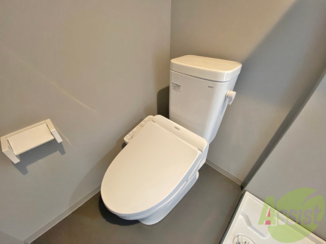 トイレ　人気のウォシュレットつきのトイレです。快適ですよ。