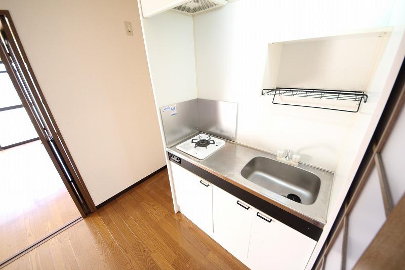 キッチン　コンパクトなキッチンで掃除もラクラク