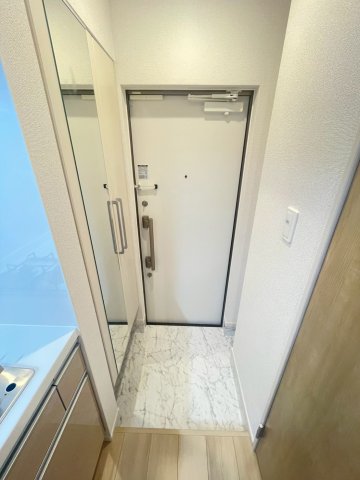 玄関　※同タイプの写真となります。
