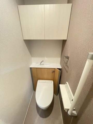 トイレ　※同タイプの写真となります。