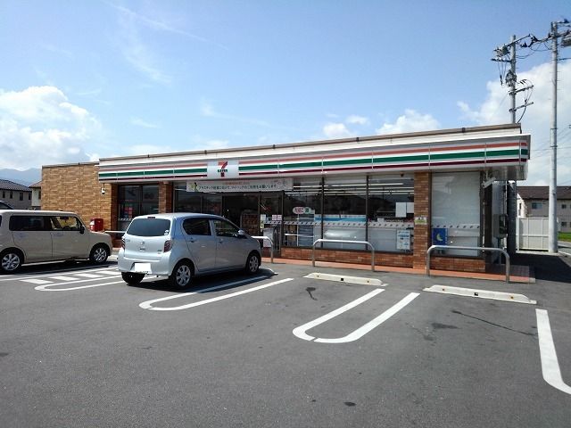 コンビニ　セブンイレブン甲府西下条町店（コンビニ）まで400m