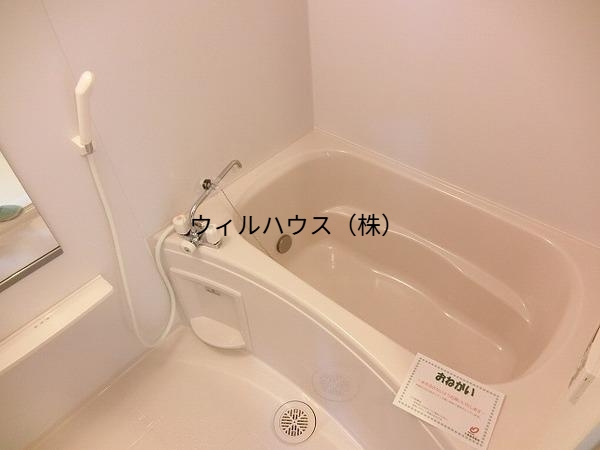バス・シャワールーム　浴室乾燥機、追い焚き機能付きバス！