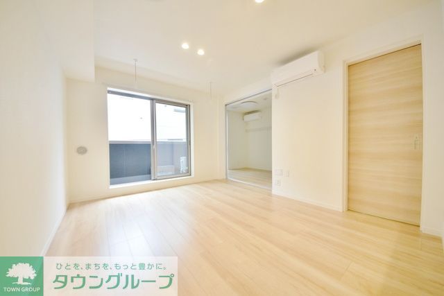 居室・リビング　お問い合わせはタウンハウジングまで