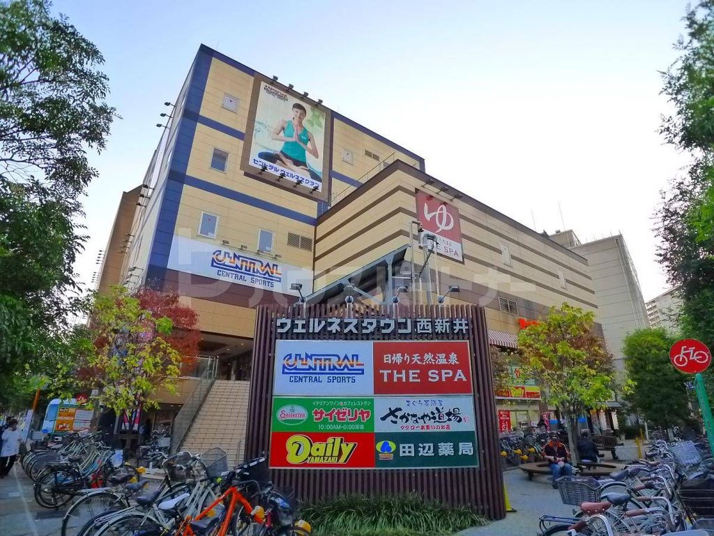 コンビニ　デイリーヤマザキウェルネスTN西新井店（コンビニ）まで50m