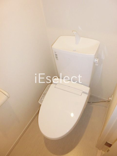 トイレ　ウォシュレット付きのトイレ。