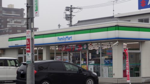 コンビニ　ファミリーマート 岡崎牧御堂店（コンビニ）まで566m