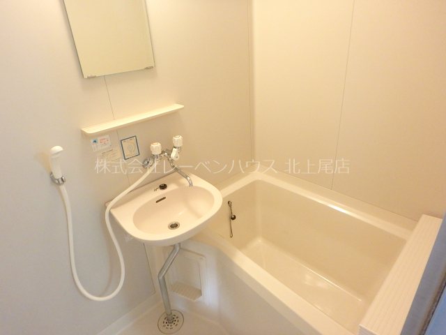 バス・シャワールーム　お問合せは048-772-8202レーベンハウス北上尾店。