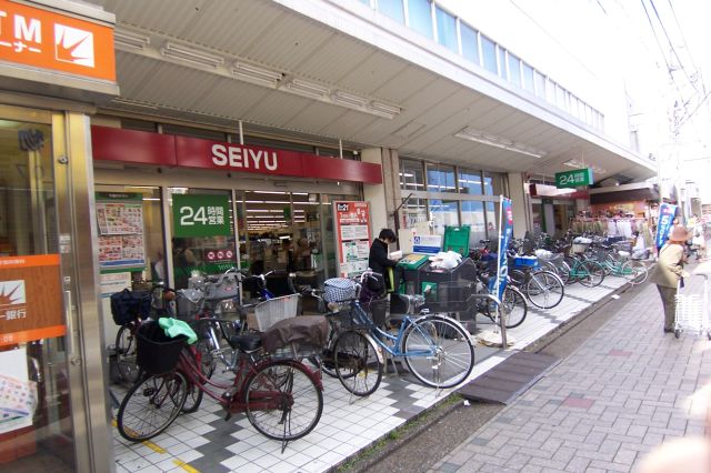 スーパー　西友仙川店（スーパー）まで240m
