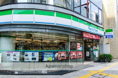 コンビニ　ファミリーマート神田鍛冶町三丁目店（コンビニ）まで136m