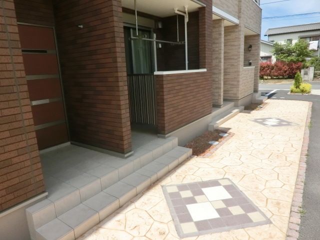 エントランス　玄関までのアプローチ
