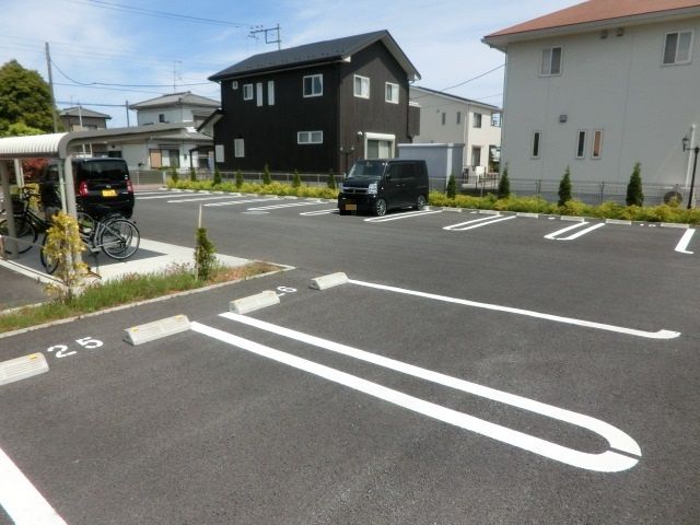 駐車場　広々とした駐車場