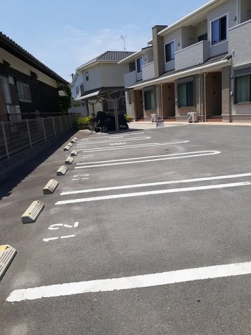 駐車場　駐車場に車を止められます