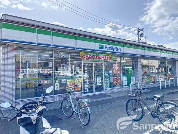 コンビニ　ファミリーマート松山土居田東店（コンビニ）まで689m