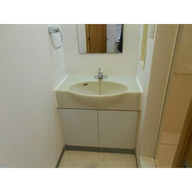 洗面設備　嬉しい独立洗面台付き。