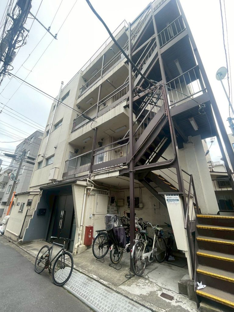 建物外観　駐車場