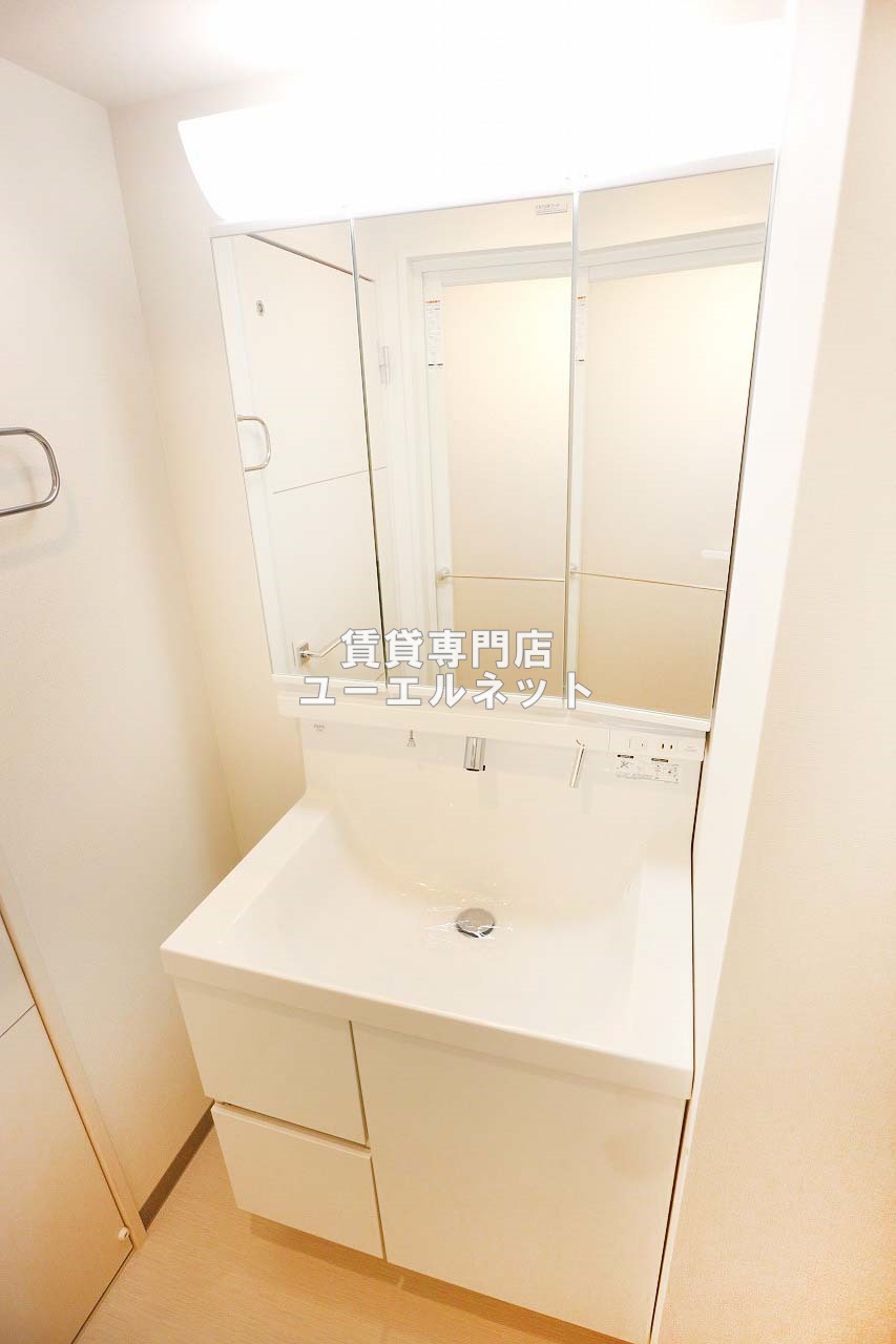 洗面設備　清潔感ある独立洗面台で毎日気持ちよく♪