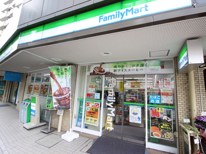 コンビニ　ファミリーマート（コンビニ）まで276m
