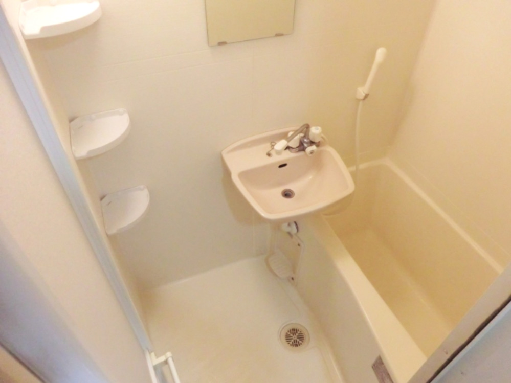 バス・シャワールーム　☆人気のバス・トイレ別です。☆※別号室の参考写真です。