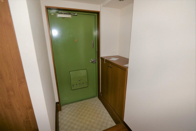 玄関　写真は同マンションの別のお部屋のものです