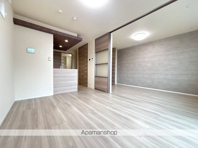ＪＲ東海道本線 浜松駅 バス乗車時間：26分 最寄りバス停で下車 徒歩14分 3階建 築1年の居間写真