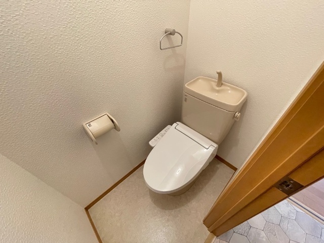 トイレ　別部屋の写真です。