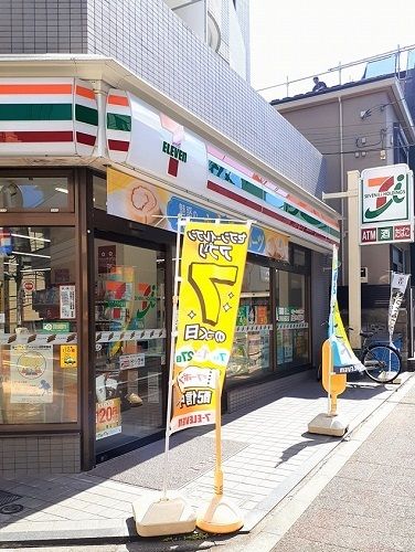コンビニ　セブンイレブン板橋3丁目店（コンビニ）まで262m
